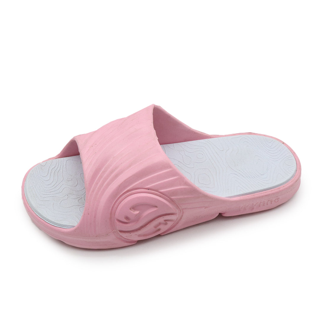 Women's slippers are comfortable, non-slip and soft