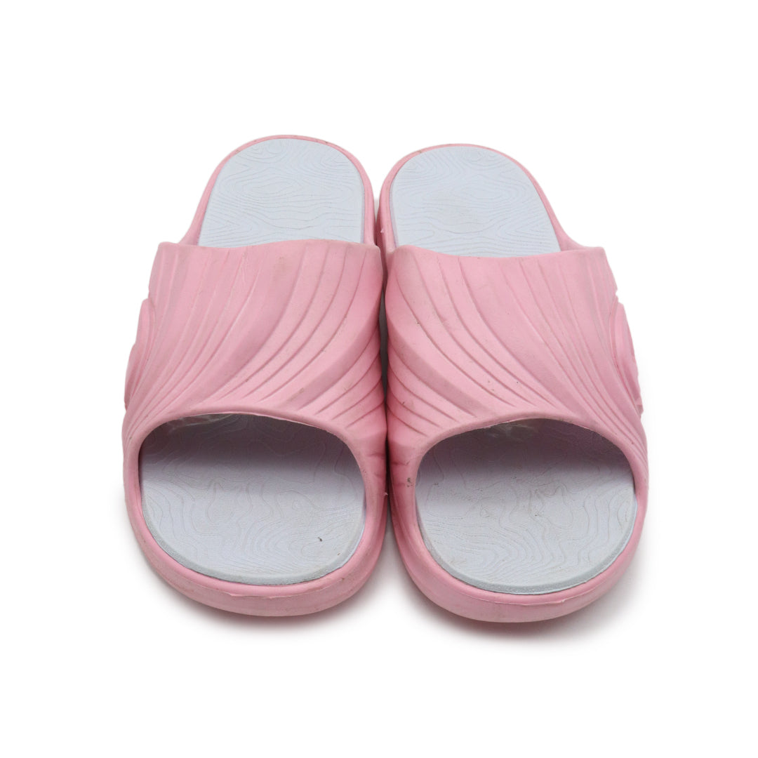 Women's slippers are comfortable, non-slip and soft