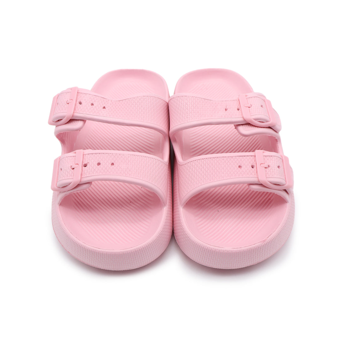 Women's slippers are comfortable, non-slip and soft