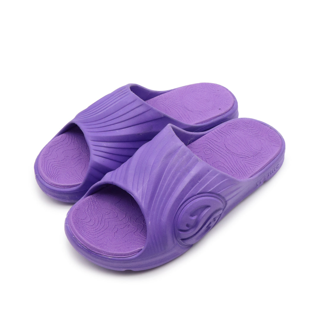Women's slippers are comfortable, non-slip and soft