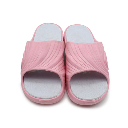 Women's slippers are comfortable, non-slip and soft