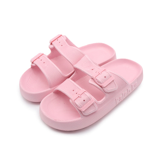 Women's slippers are comfortable, non-slip and soft